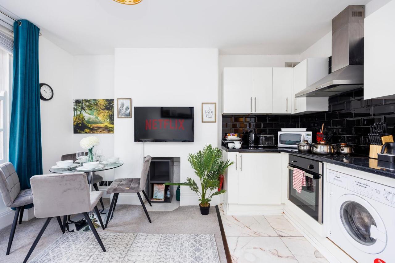 2 Bed Apartment ลอนดอน ภายนอก รูปภาพ