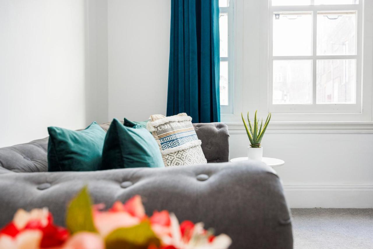 2 Bed Apartment ลอนดอน ภายนอก รูปภาพ