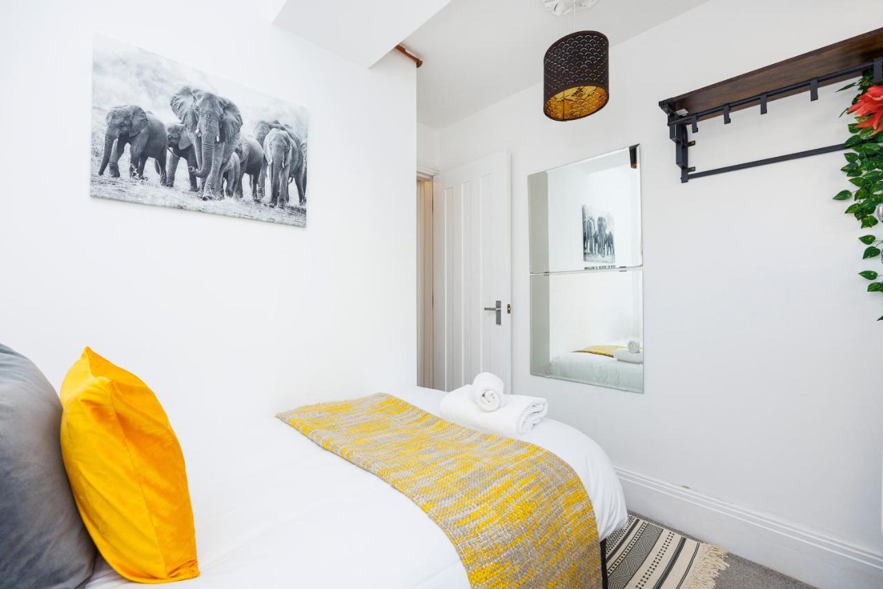 2 Bed Apartment ลอนดอน ภายนอก รูปภาพ