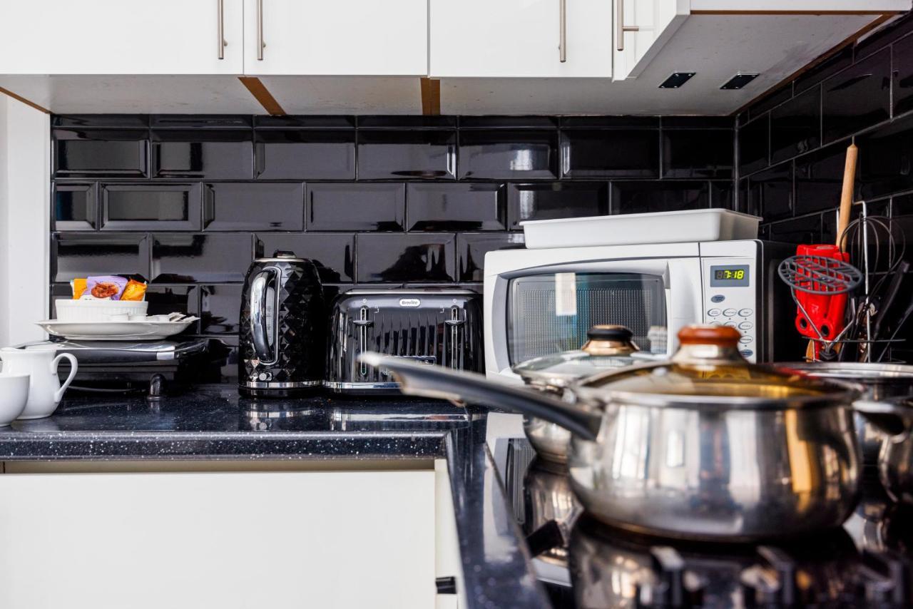 2 Bed Apartment ลอนดอน ภายนอก รูปภาพ