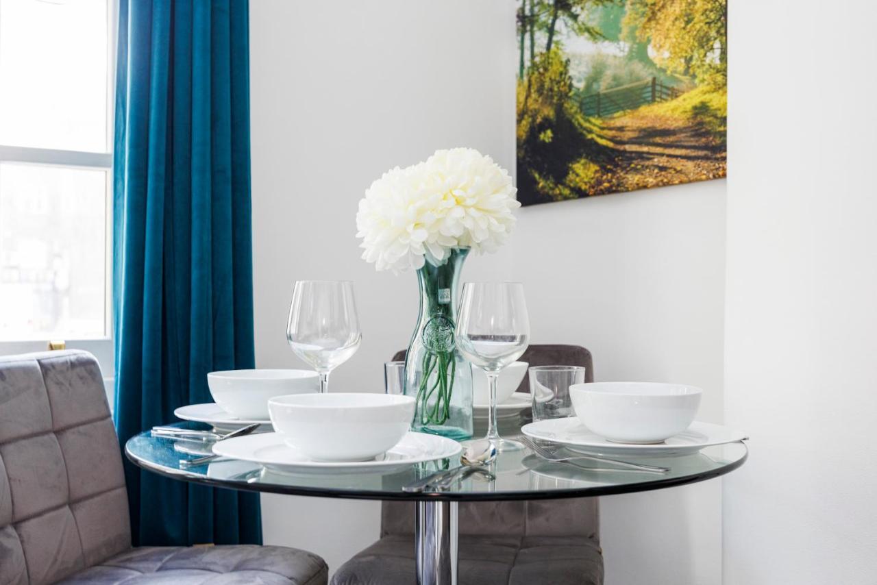 2 Bed Apartment ลอนดอน ภายนอก รูปภาพ